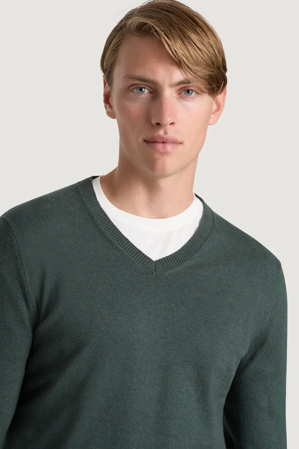 Asher Cotton Cashmere Vee - Image 5
