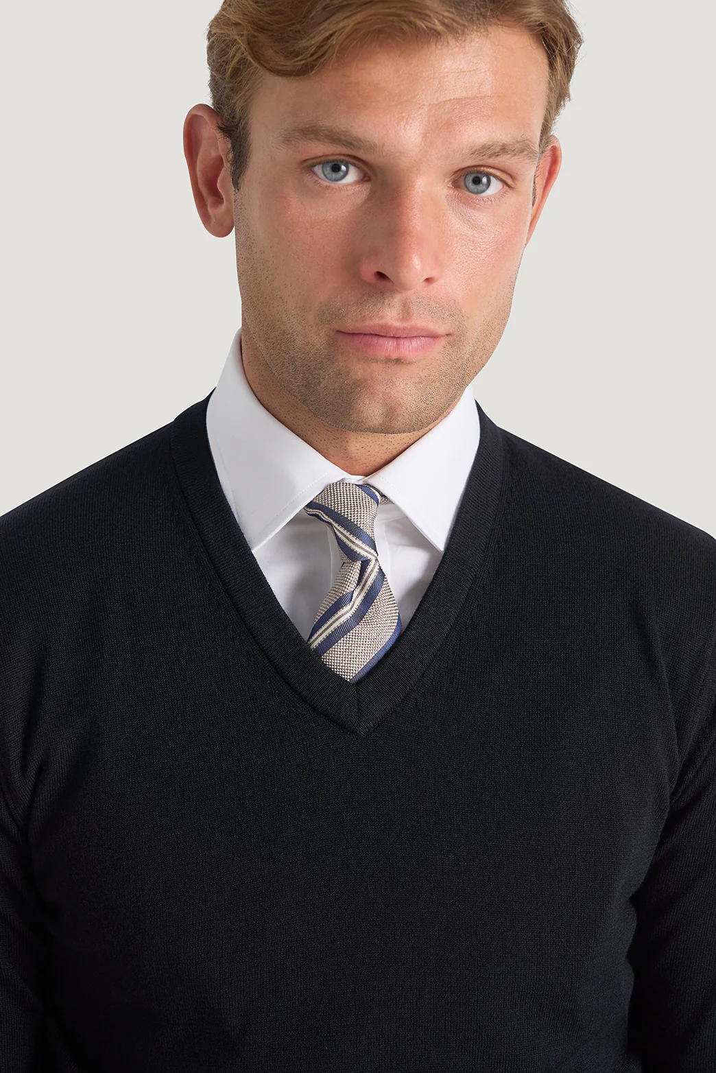 Buchanan Ashby V-Neck Knit - Image 3