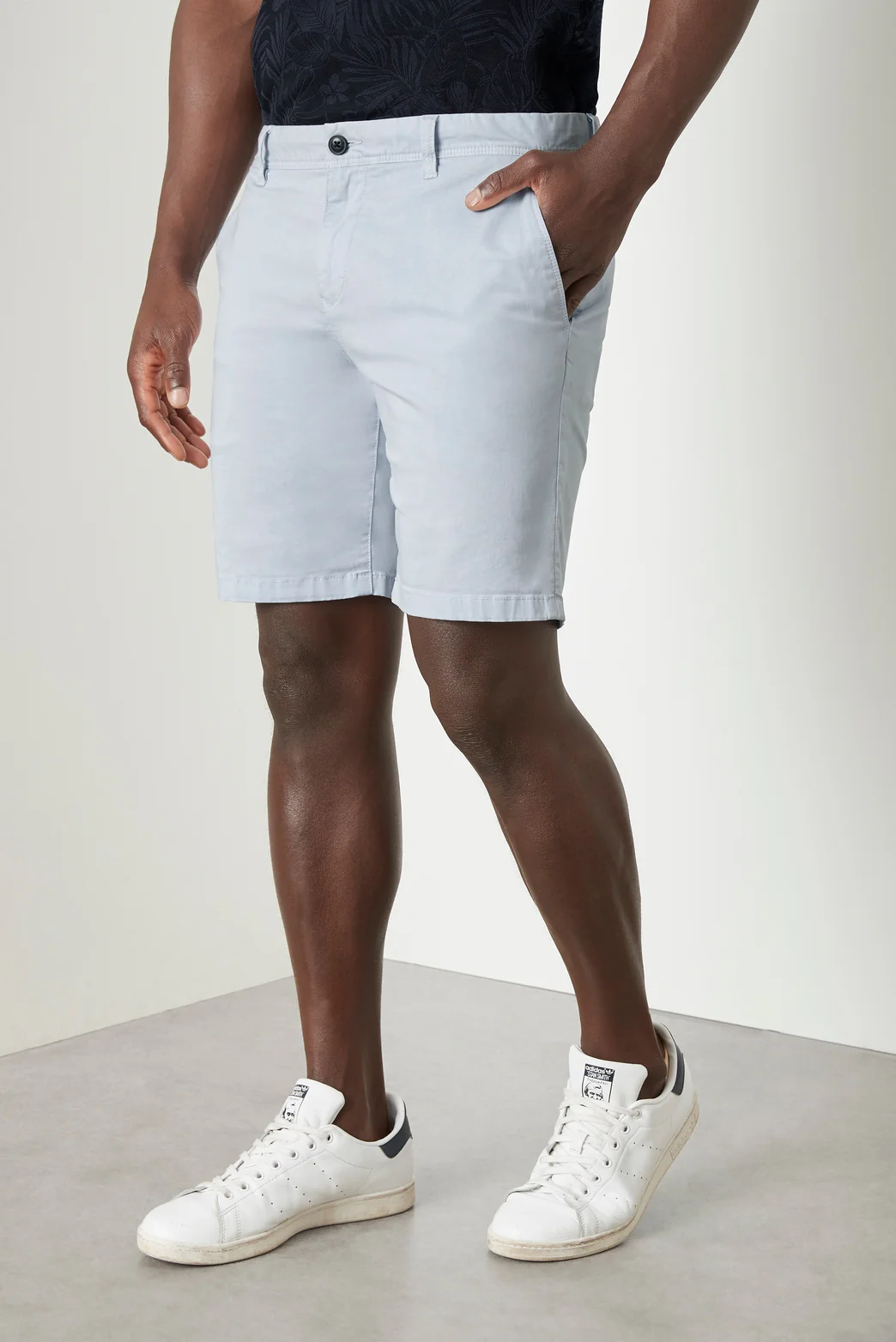 Roxburgh Chino Short - Image 3