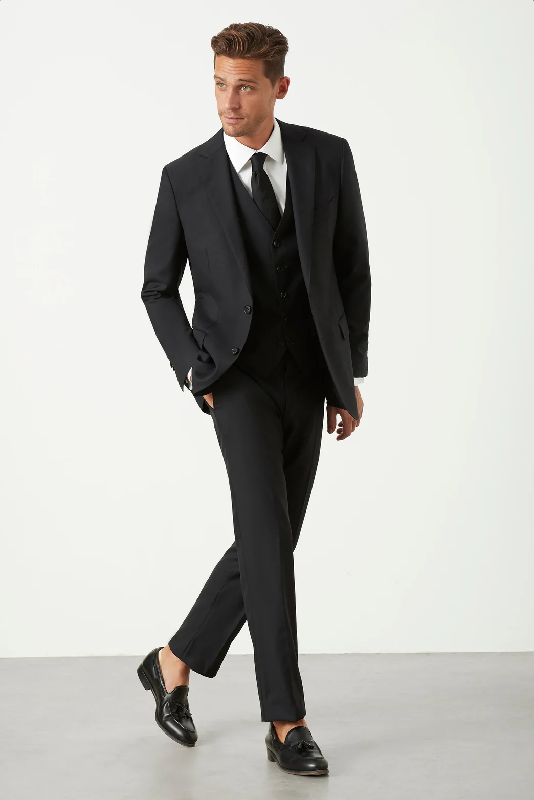 Saunders Black Waistcoat - Image 4